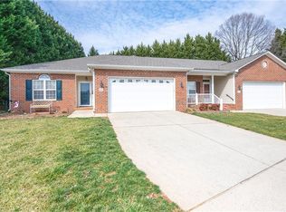 401 Peace Rollins Ct, Kernersville, NC 27284