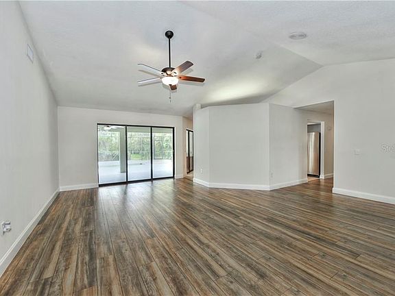 4th image of 27 Leeward Dr