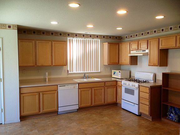4th image of 3867 Montana St