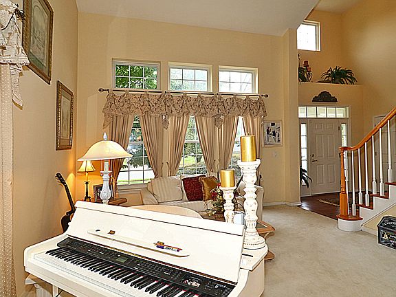 4th image of 2320 Forest Cir