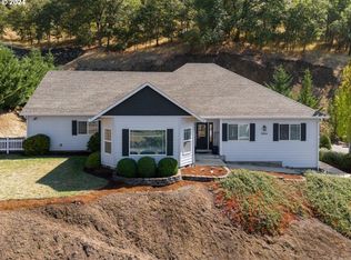 1793 NE Rocky Dr, Roseburg, OR 97470