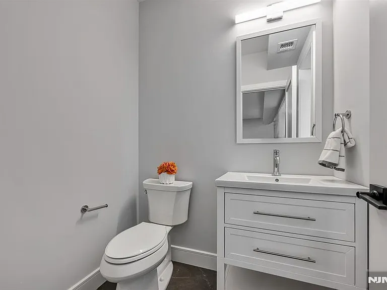 2449 Camner St — Photo 42