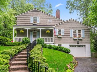 10 Erick Ct, Cold Spring Harbor, NY 11724