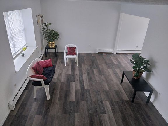 4th image of 292 Mentor Ave