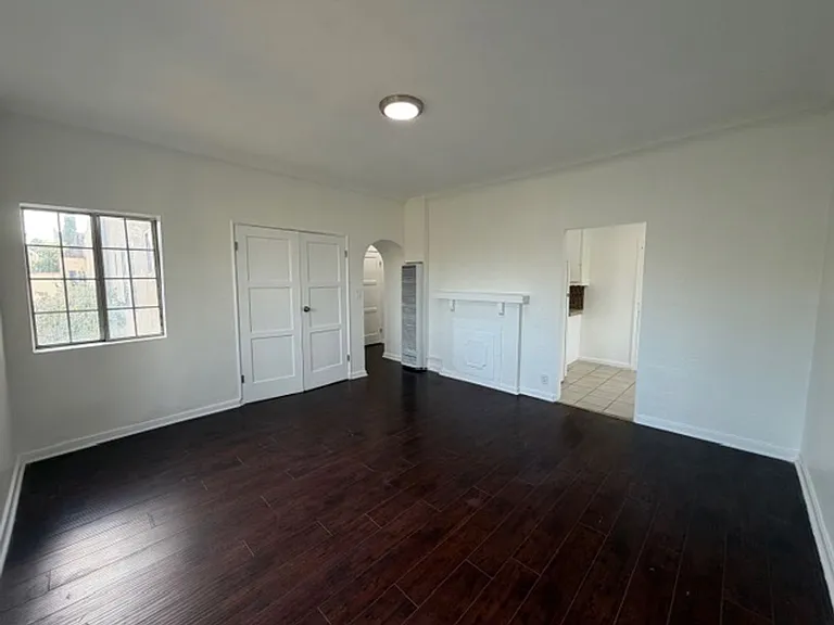 512 N Alexandria Ave — Photo 6