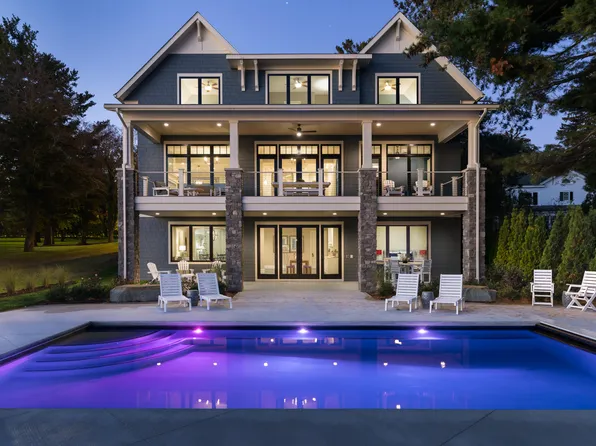 1095 S Shore Dr, Holland, MI 49423