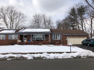 26 Caryn Pl, Fairfield, NJ 07004