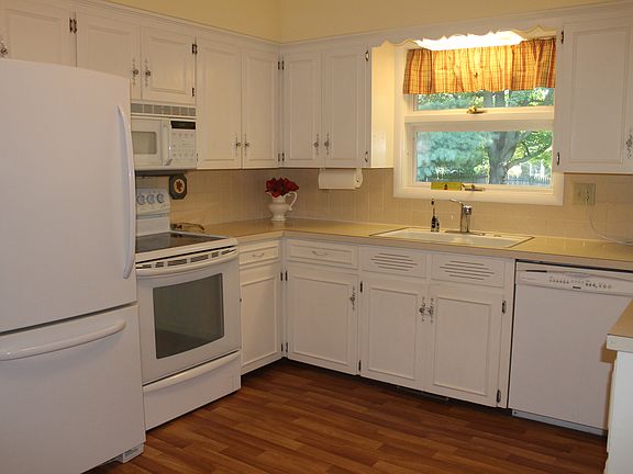 5th image of 8351 Yale Ave