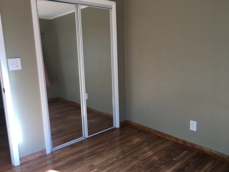 8'10"x8'10" bedroom (closet sliding doors are mirrored)