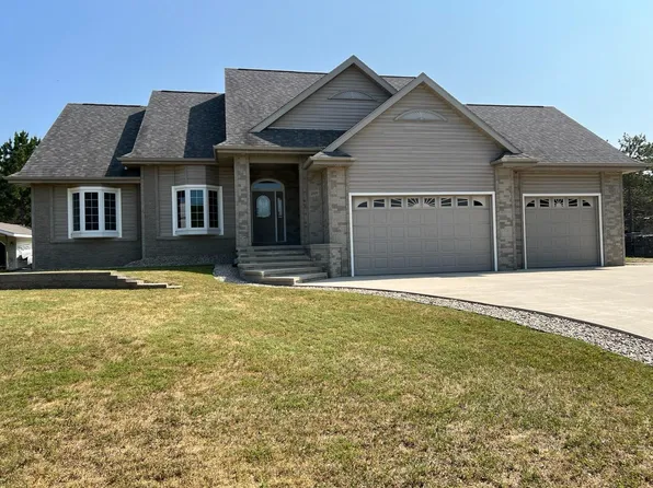 2009 24th Ave, Menominee, MI 49858