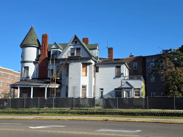 815 Montgomery Street image 3 of 18