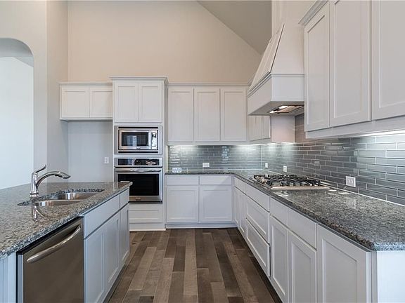 5th image of 3100 Wesminster Dr