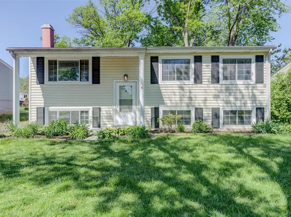 2861 Cherry Point Ln, Maryland Heights, MO 63043