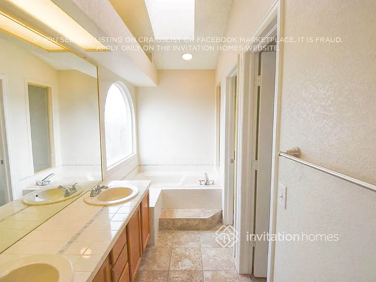 1572 Beacon Hill Dr — Photo 13