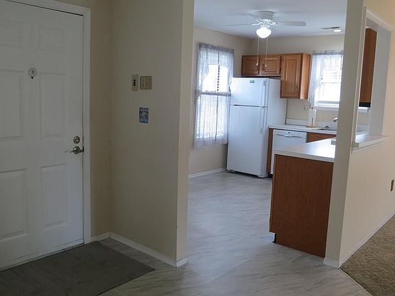 5th image of 17 Meadowwood Ct