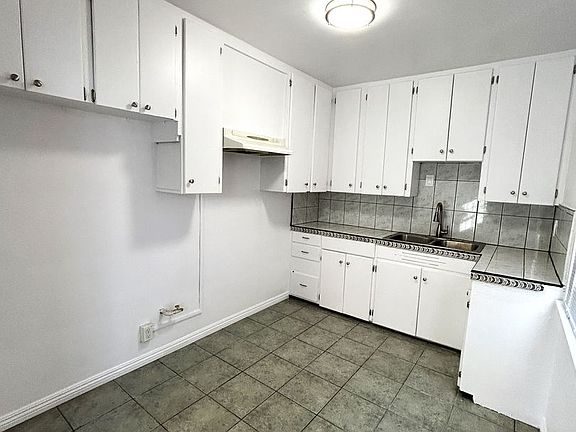 5th image of 70-72 E 55th St #70