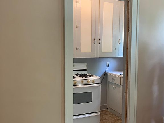 3rd image of 348 Biddle Ave APT 2