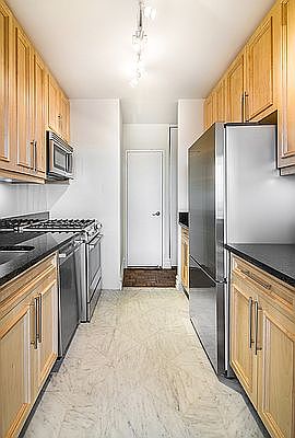 4th image of 145 W 67th St APT 10E