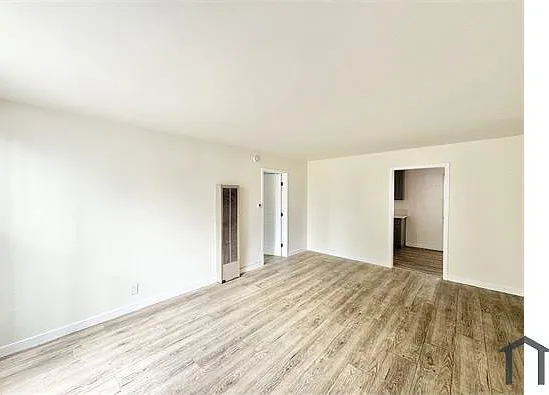 5059 W 20th St #1 — Photo 6