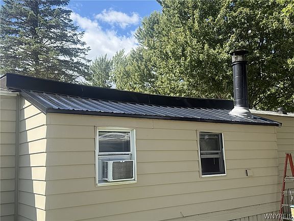 4th image of 55 Aspen St