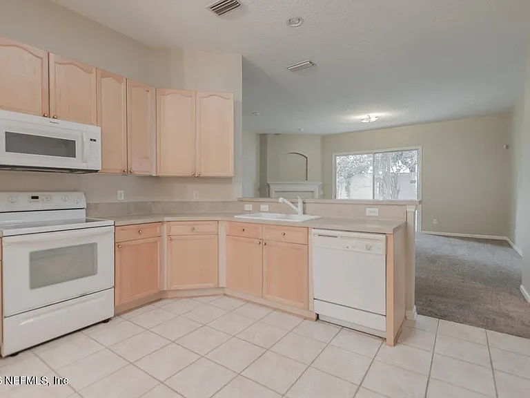 684 Sid Dr — Photo 2