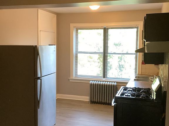 3rd image of 7646 S Ingleside Ave #7648-2B