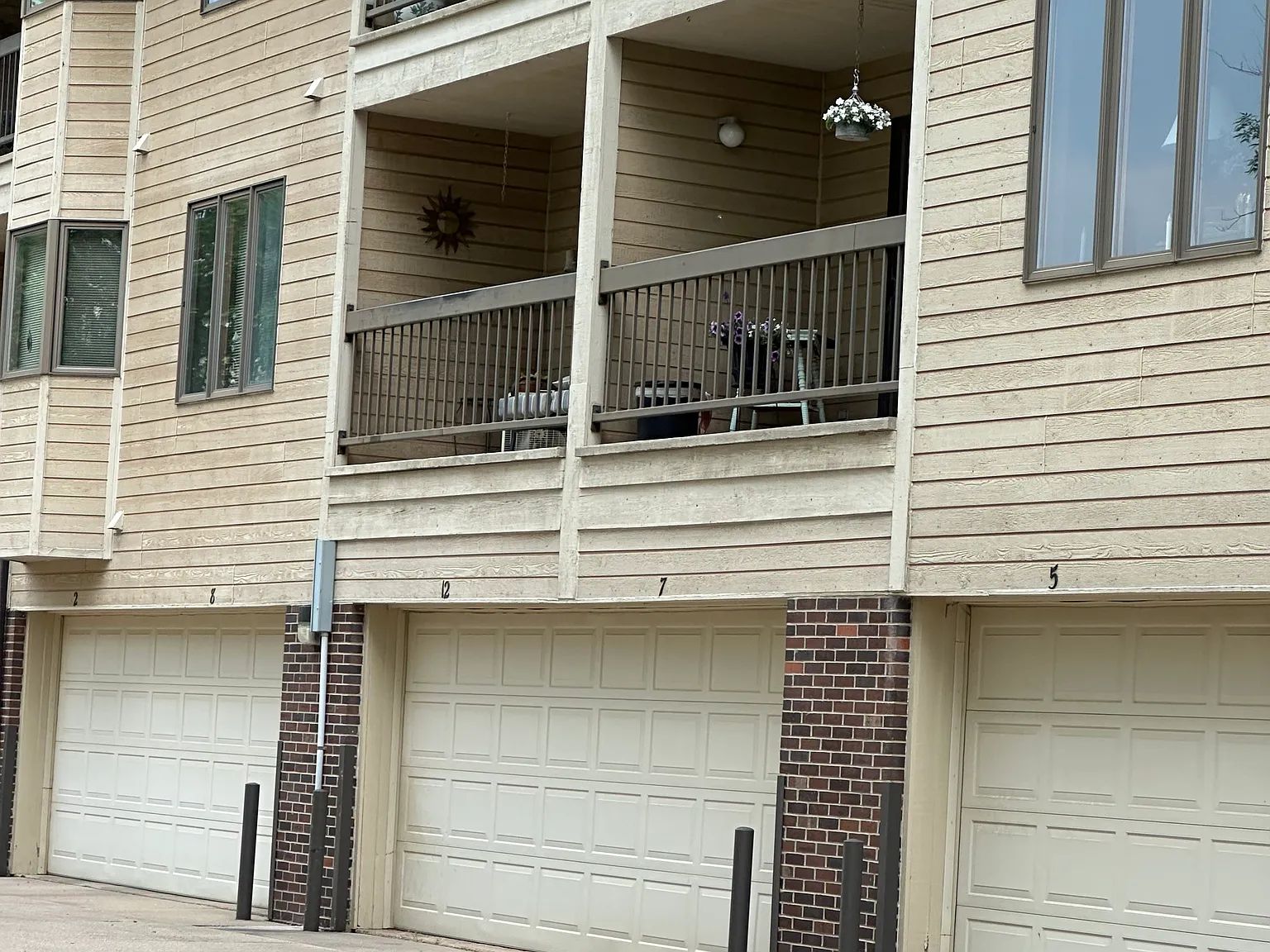 2 bed, 1000 sqft, $1,100 — Photo 2