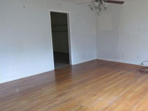 5th image of 1209 Greenfield Dr