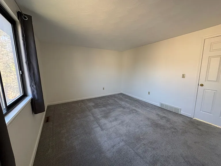 323 Gillespie Ave — Photo 16