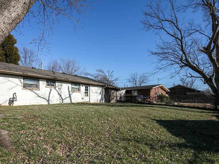 2116 Saint Teresa Dr — Photo 15
