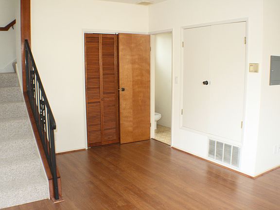 3rd image of 925 E 5th Ave