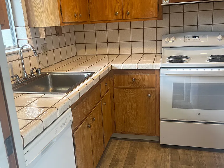 748 Oakland Avenue Apartments — Photo 39