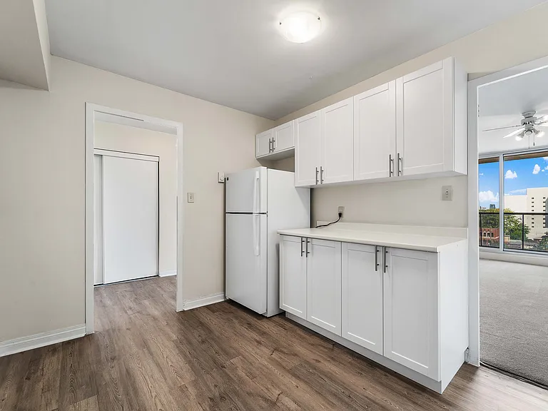 1541 Ouellette Ave — Photo 17