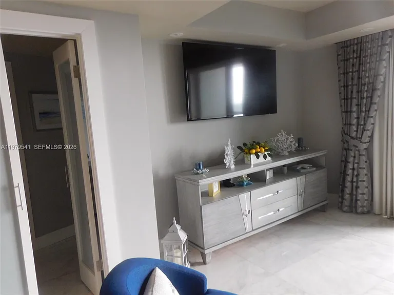 5401 Collins Ave #526 — Photo 9