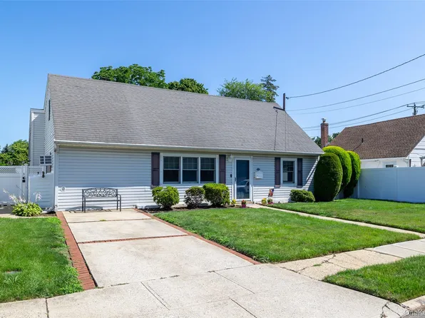 3977 Baylis Road, Seaford, NY 11783