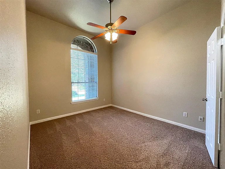 2902 Madison Dr — Photo 24