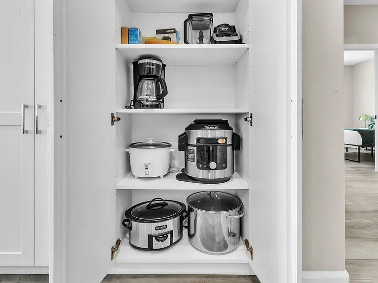Full kitchen