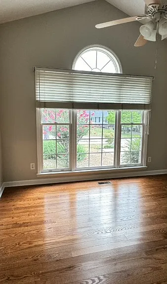 220 Spring Lake Dr — Photo 11