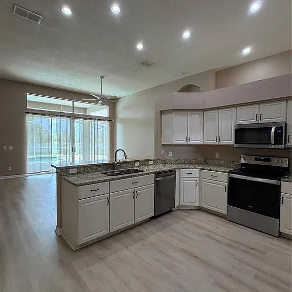 13813 Bluewater Cir — Photo 36