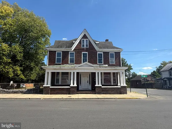 703 2nd St #B, Martinsburg, WV 25404