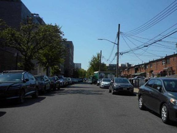 Exterior Neighborhood (street photo)