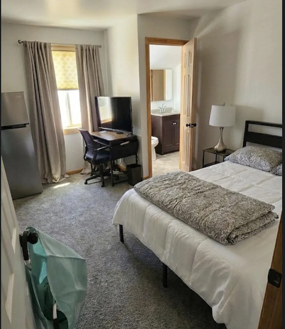 4 bed, 2.5 bath, 1997 sqft, $819 — Photo 1