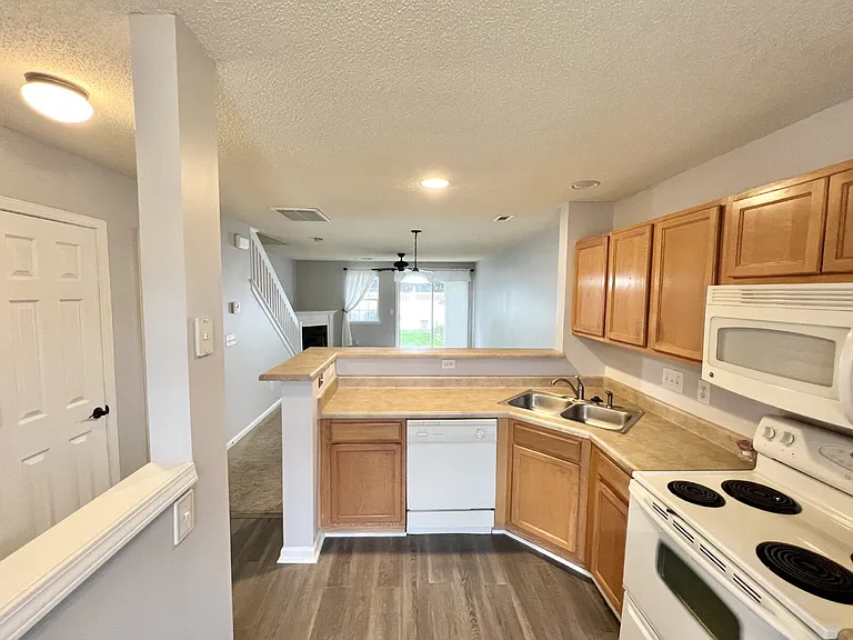 15113 Deshler Ct — Photo 4