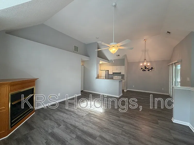 2 bed, 2.0 bath, 1094 sqft, $2,095 — Photo 2