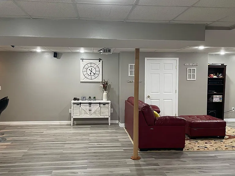 1027 Congress Dr — Photo 29