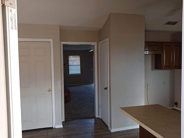 616 Briarwood Ln — Photo 8