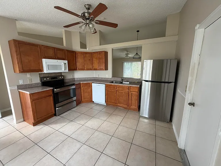2342 SW Bayshore Blvd — Photo 5