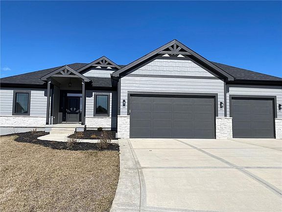 2nd image of 805 SE Cody Ct