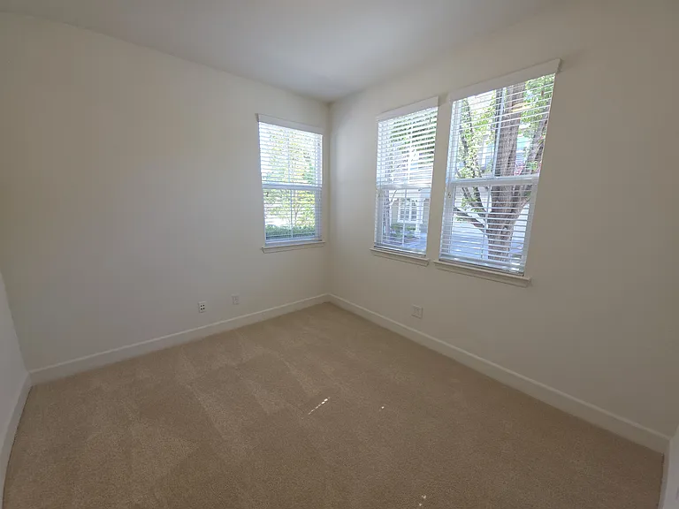 4887 Thorndike Ln — Photo 4