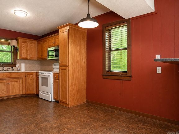 5th image of 208 Walker St
